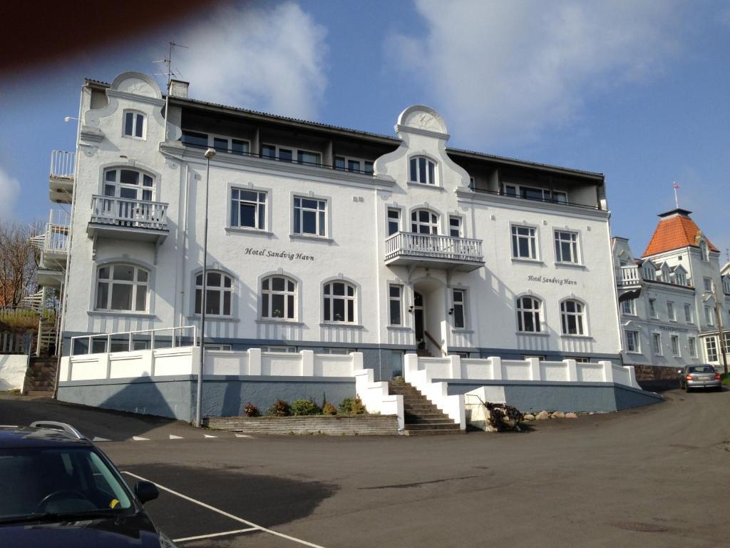 Hotel Sandvig Havn Аллинге Экстерьер фото