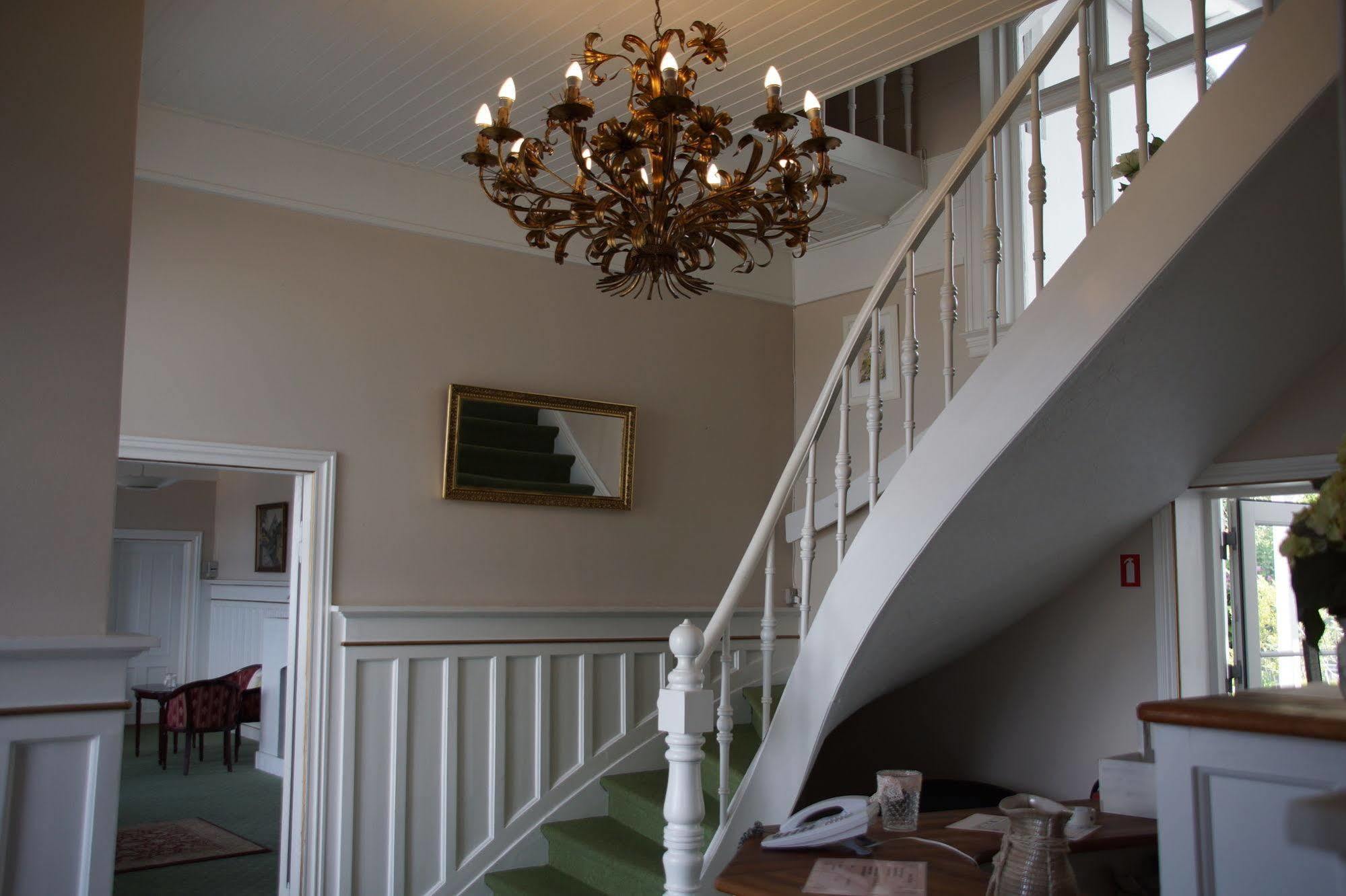 Hotel Sandvig Havn Аллинге Экстерьер фото
