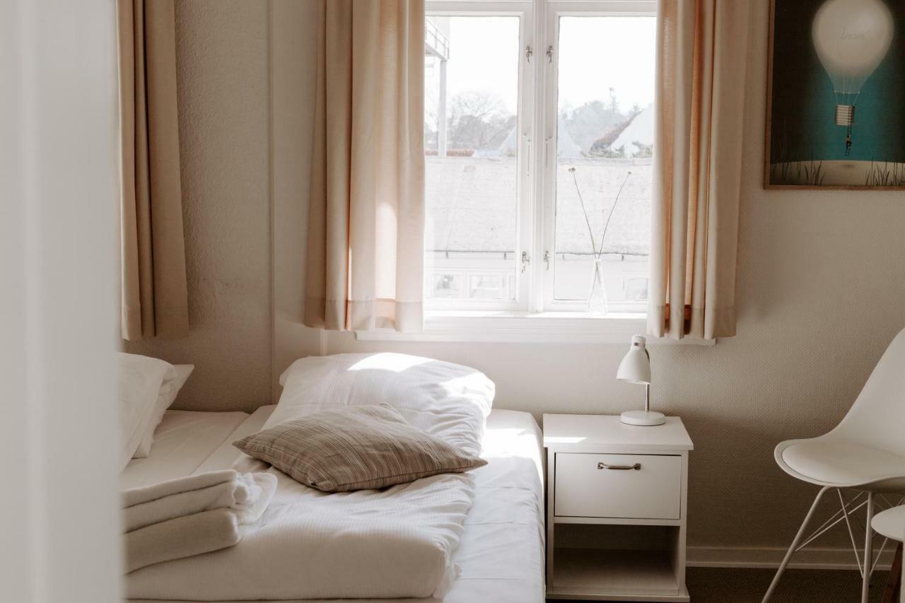 Hotel Sandvig Havn Аллинге Экстерьер фото